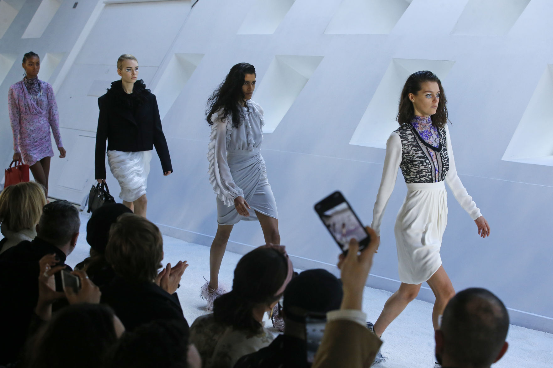 Paris Fashion 2019 F/W Giambattista Valli